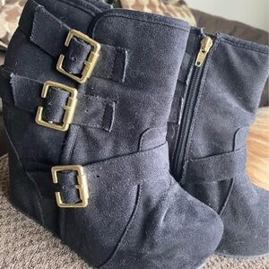 Stylish Black Ankle Boots with Buckle Detail